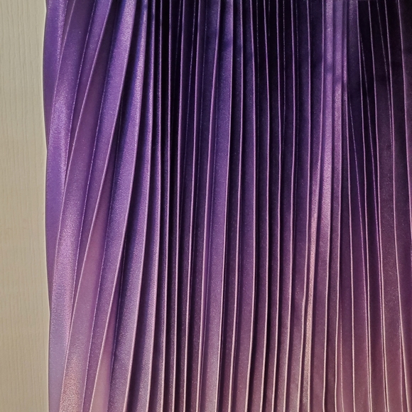 Tommy Hilfiger- Purple to Silver Ombre Pleated Maxi Dress (size 36) - Picture 10 of 17